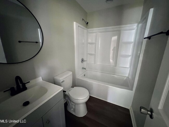 Building Photo - 521 N Park Ln