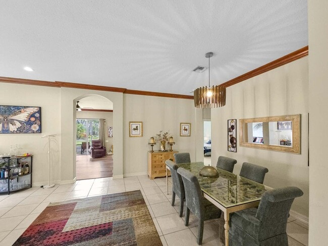 Building Photo - 5058 Glenville Dr