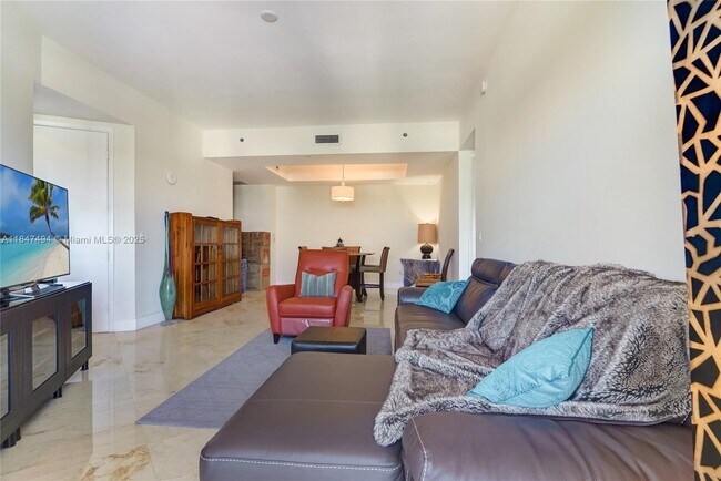 Building Photo - 15901 Collins Ave
