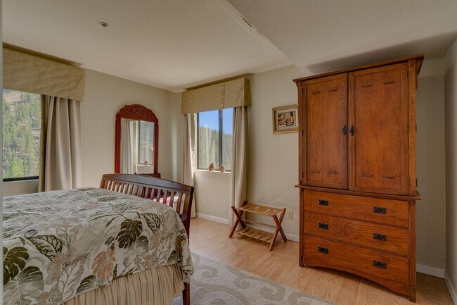 Building Photo - Lakeview condo in Incline Village