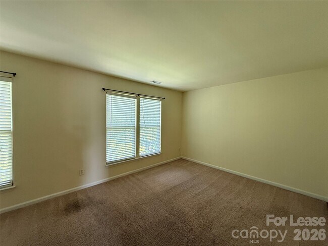 Building Photo - 9766 Blossom Hill Dr