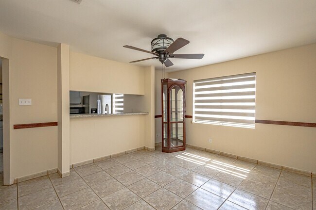Building Photo - 1416 Rd Runner Loop