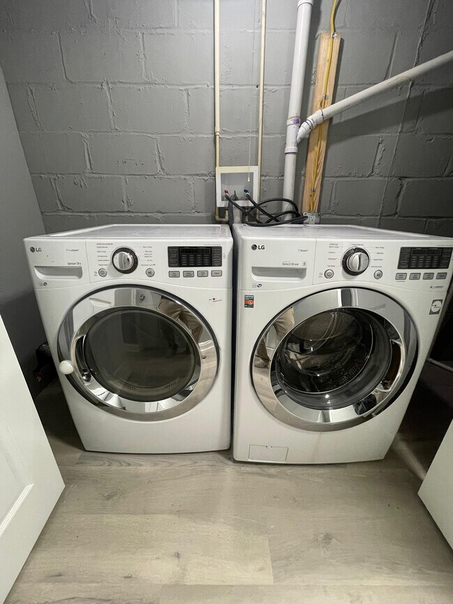 Building Photo - OLDHAM 1