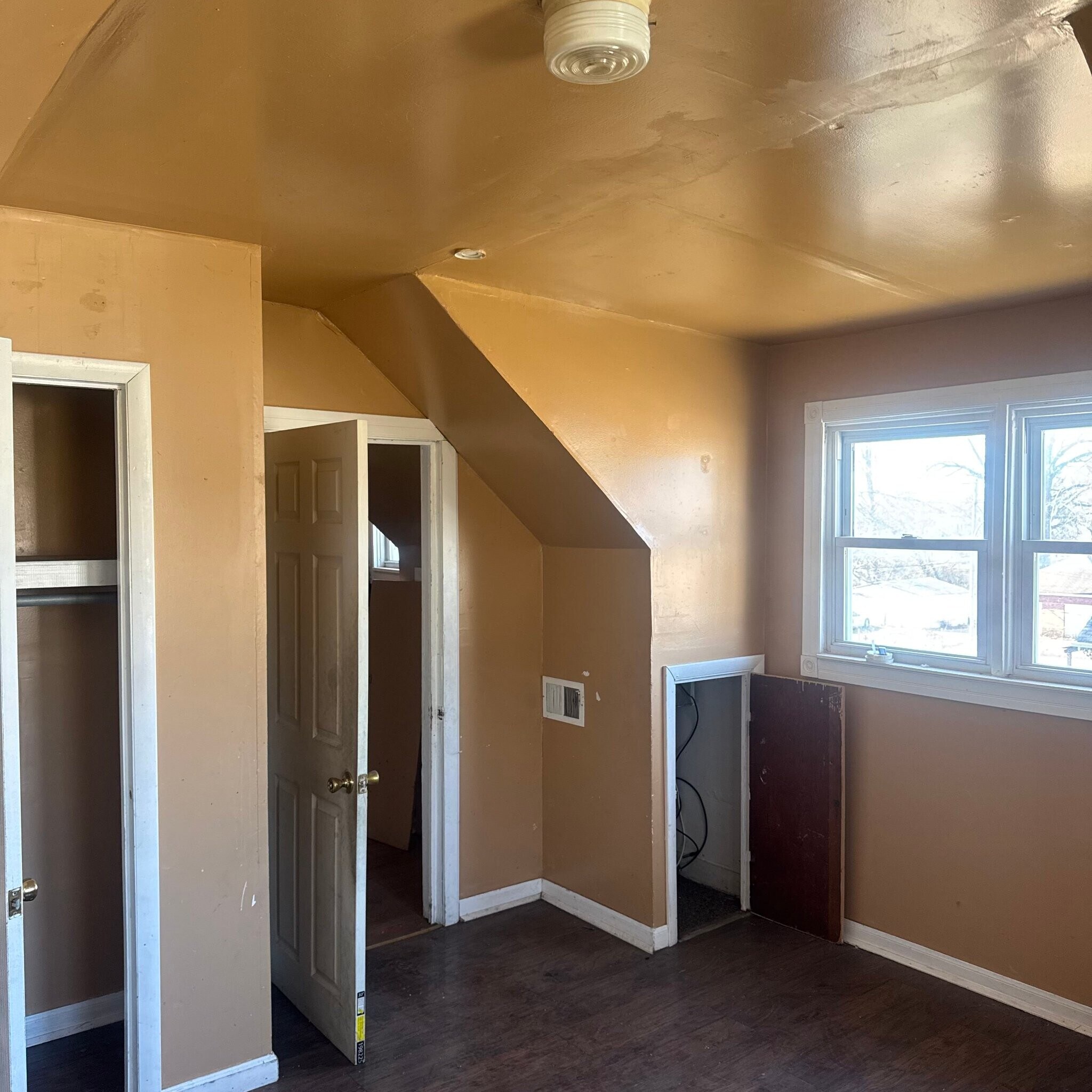 Building Photo - 4914 Plover Ave
