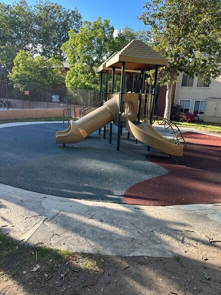 Building Photo - 18350 Hatteras St