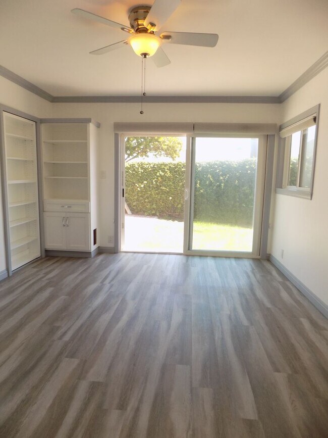 Building Photo - Ranch Style 1 Level, 3Bed/2Bath, Miraleste Pines, Custom Touches Everywhere