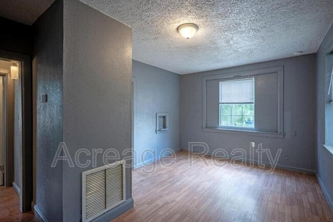 Building Photo - 1526 W 22nd St