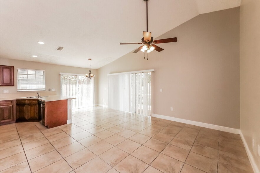 Building Photo - 3049 NW 72nd Ave