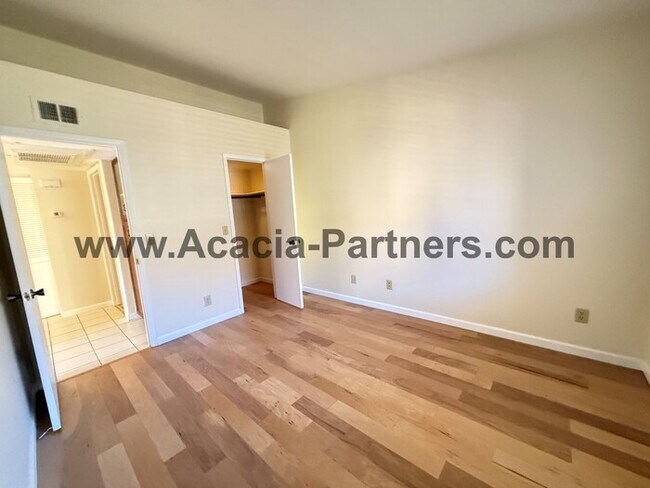 Building Photo - Two Bedroom on East Side