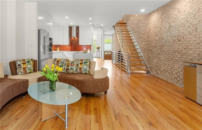 Building Photo - 1350 Fernwood Cir NE