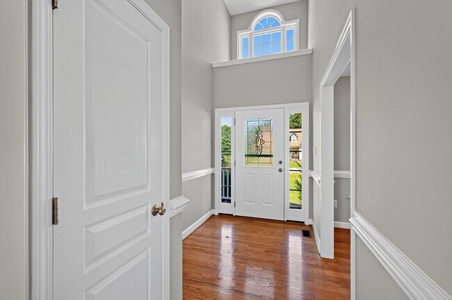 Building Photo - 147 Watersedge Ln