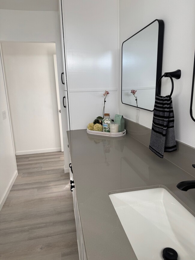 Linen closet in bathroom - 699 Eaton St