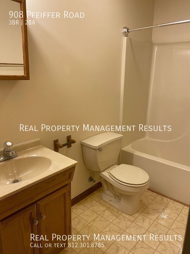 Building Photo - 3 Bedroom, 2 Bath Townhouse, Northside