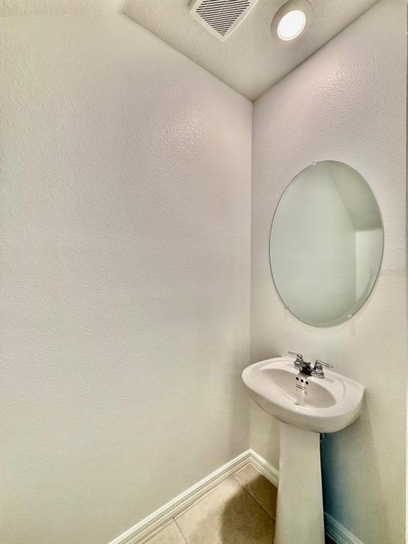 Building Photo - 10409 GOLDEN SANDS Ave