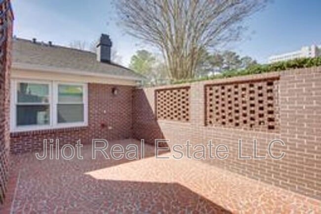 Building Photo - 1647 Executive Park Ln NE