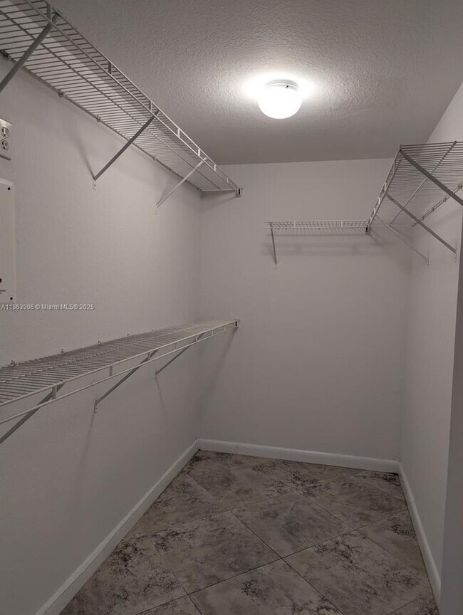 Building Photo - 2578 Centergate Dr