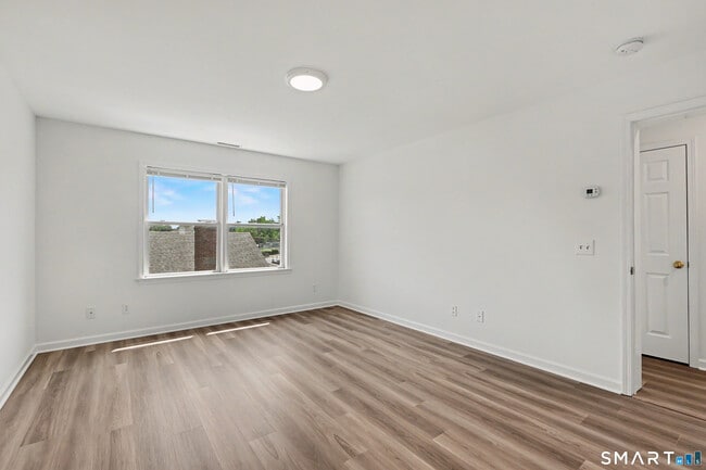 Building Photo - 21 Whitmore Ln
