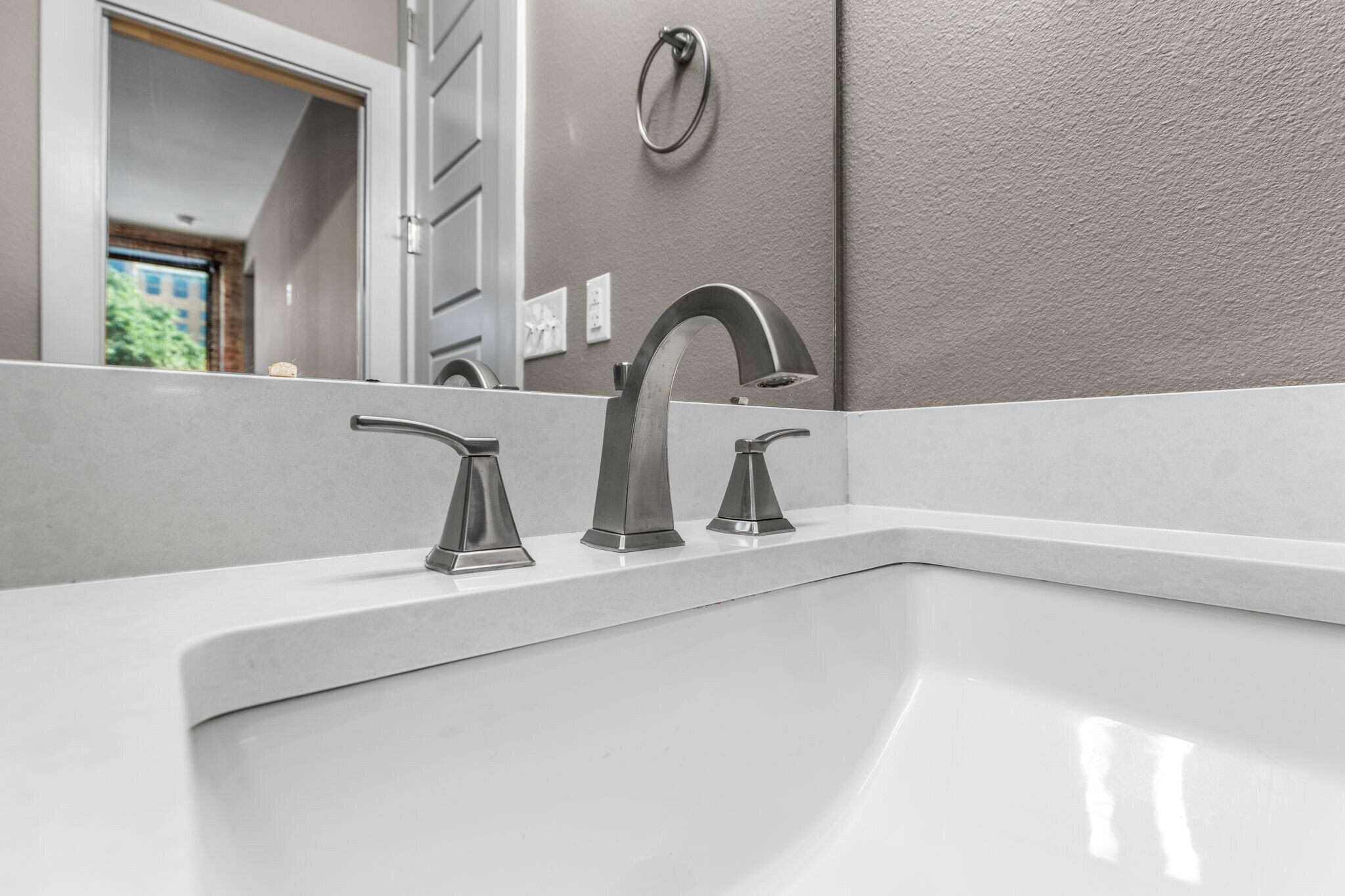 Building Photo - 901 9th St