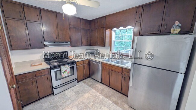 Building Photo - 3/2.5 House Near Brevard - Furnished or Unfurnished