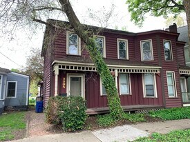 Building Photo - 3305 Woodbine Ave