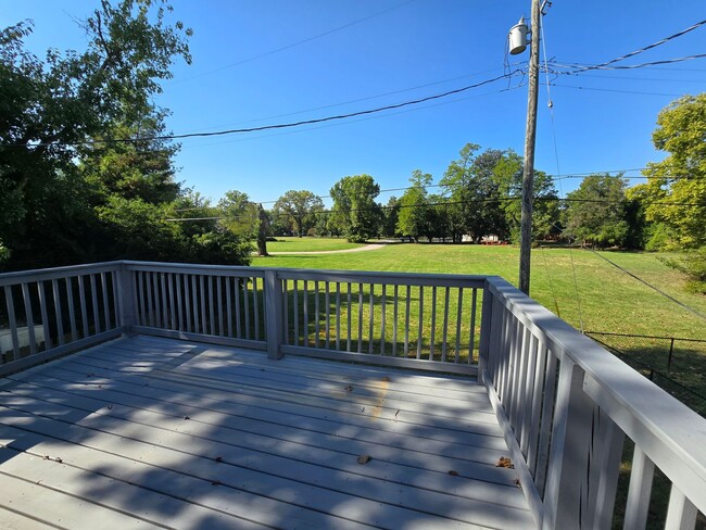 Building Photo - Charming Elevated 1-Bedroom Home Near River Road with Den