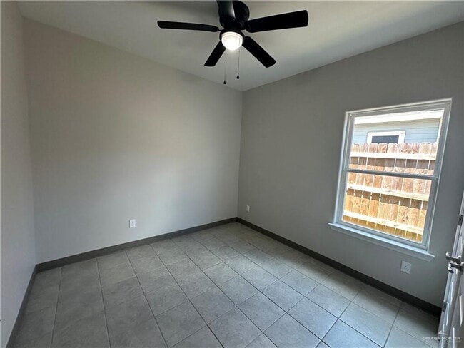 Building Photo - 2326 S Vly Cir