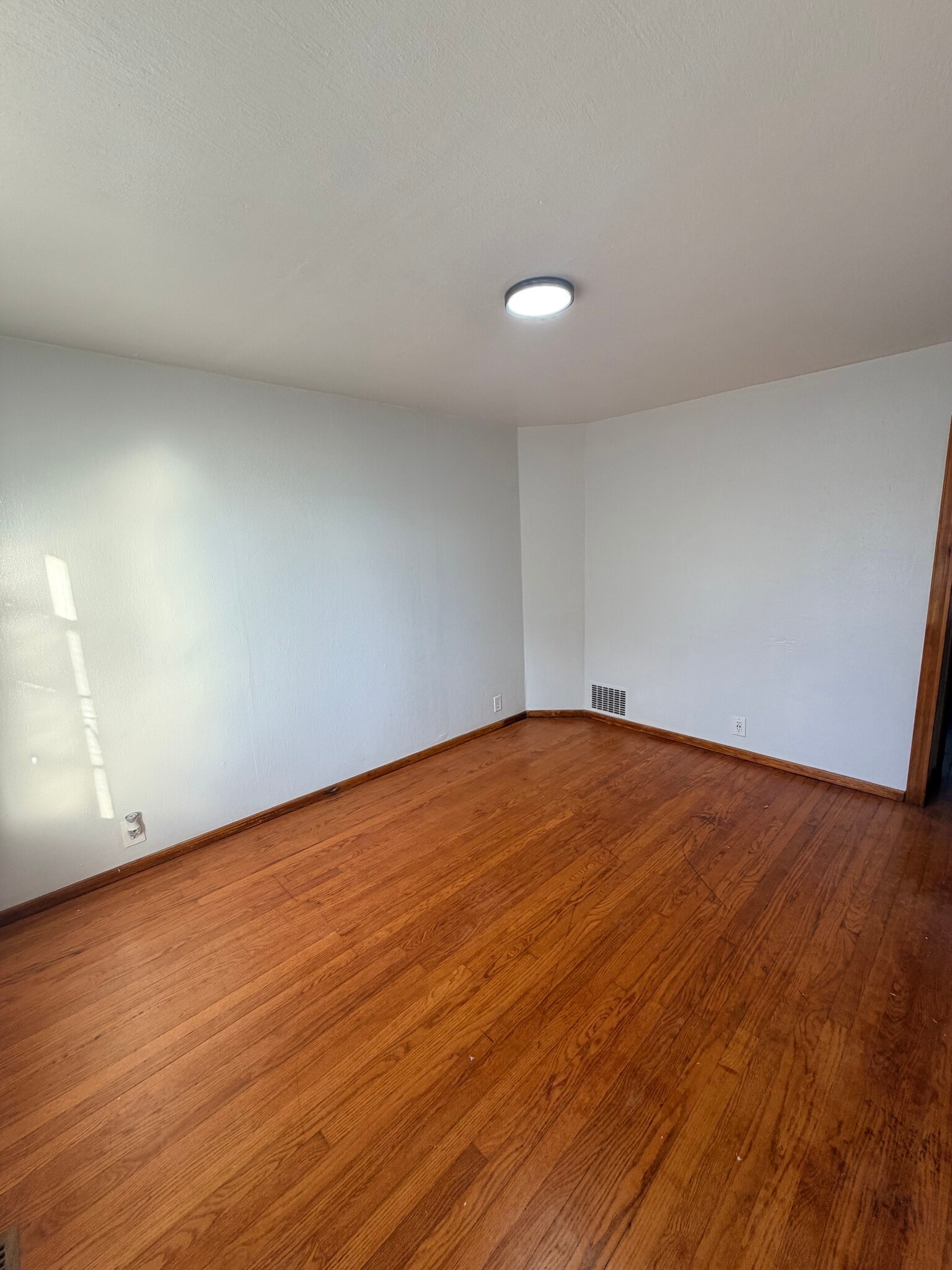 Building Photo - 814 W Highland Ave