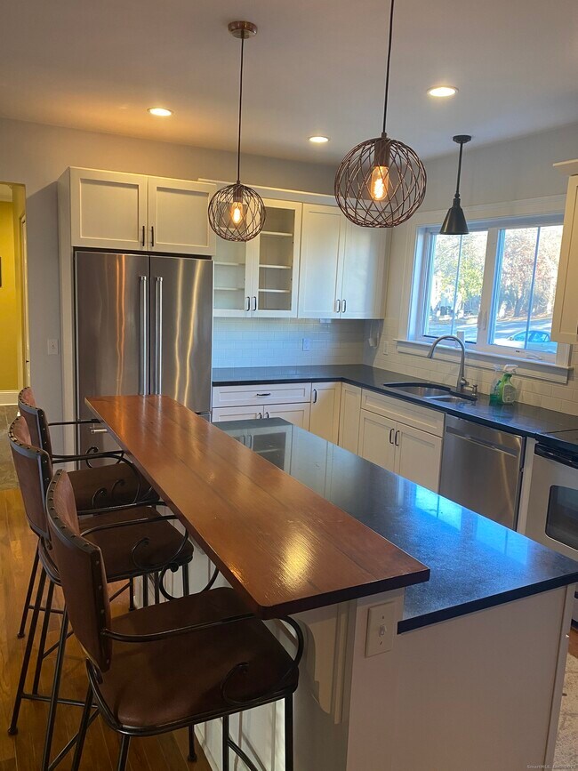 Building Photo - 103 W Broad St