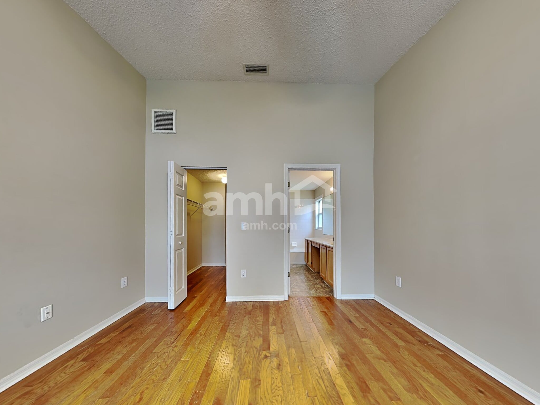 Building Photo - 27346 Breakers Dr