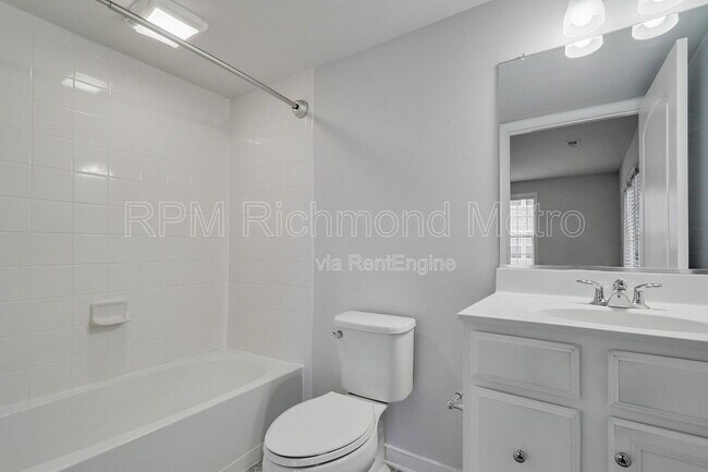 Building Photo - 1413 Kerr Dr