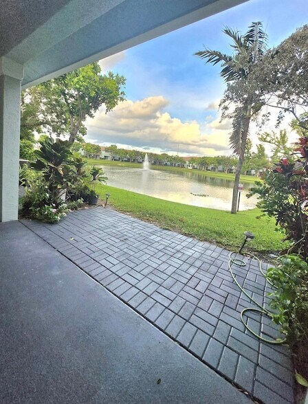 Building Photo - 3604 Sonoma Dr