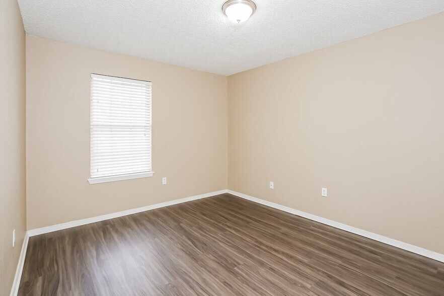 Building Photo - 501 Ramblin Oaks Dr