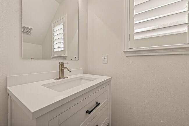 Building Photo - 14227 Cypress Valley Dr