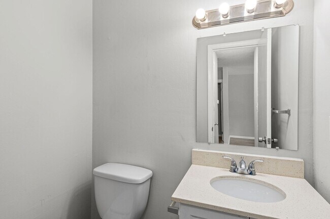 Building Photo - 2444 N 38th St