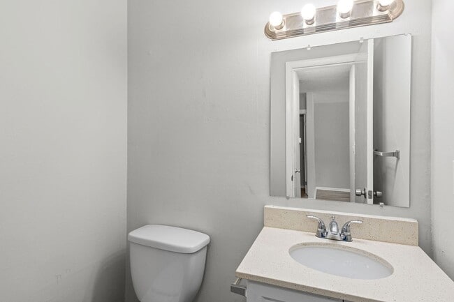 Building Photo - Summer Special! Spacious Updated 3BR Townhome + $250 Off First Month’s Rent