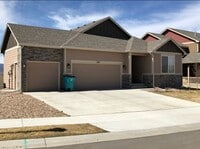 Building Photo - Great Home in Berthoud
