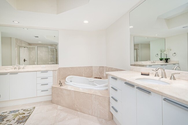 Building Photo - Furnished Marina Grande Condo