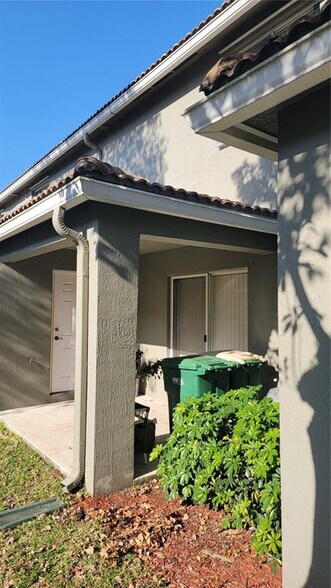 Building Photo - 5923 Manchester Way