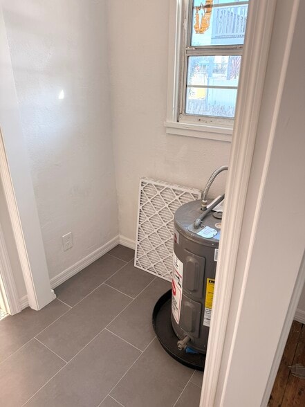 Building Photo - 7220 1st Ave N