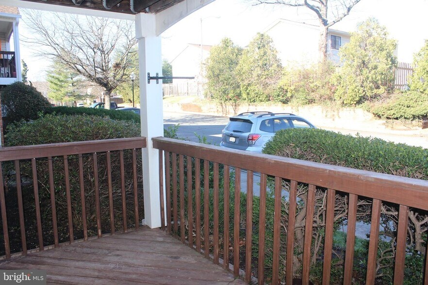 Building Photo - 9266 Chapman Oak Dr