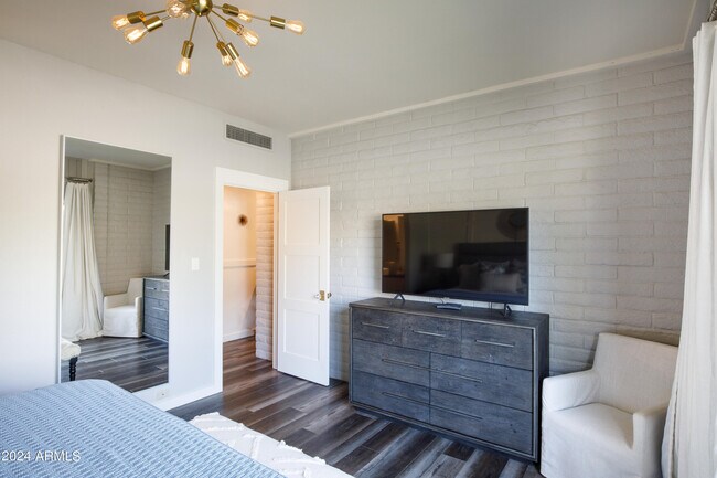 Building Photo - 4525 N 66th St