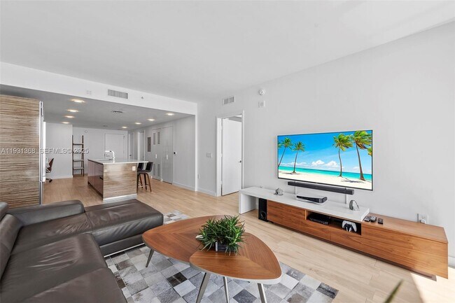 Building Photo - 460 NE 28th St