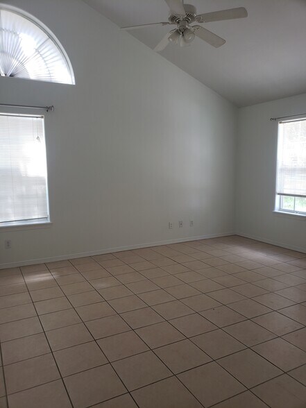 Building Photo - 1622 Orlando St