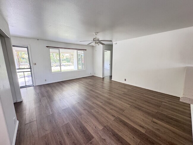 Building Photo - 3bd/2ba For Rent with Walking Distance to ...