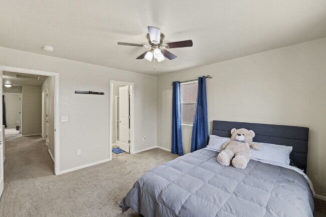Building Photo - "Beautiful Townhome 3-Bedroom  2.5 Baths no carpet home, just 7 minutes from Fort Carson!"