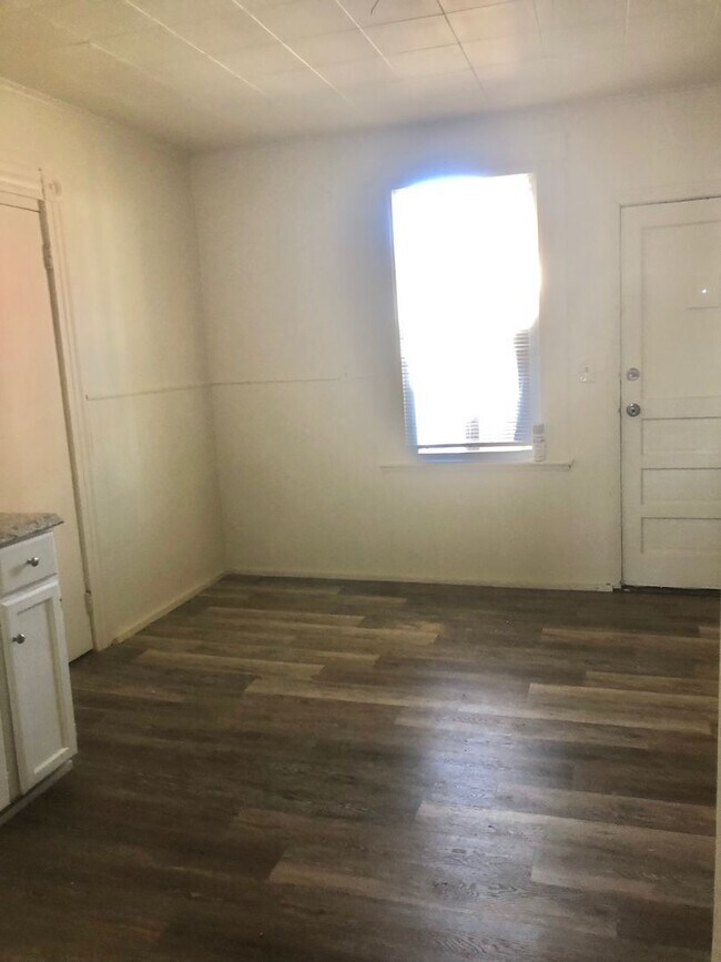 Building Photo - 7 Pork Hollow St