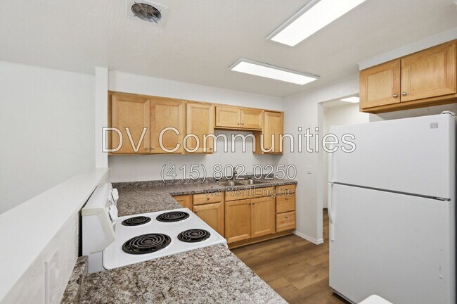 Building Photo - 47803 Harris St