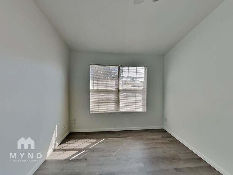 Building Photo - 1616 Beach Ln