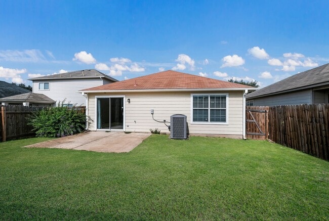 Building Photo - Well-Maintained Home with Open Layout & Great Location
