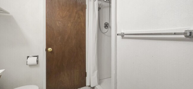 Building Photo - Charming Bellevue Home with Spacious Lot a...